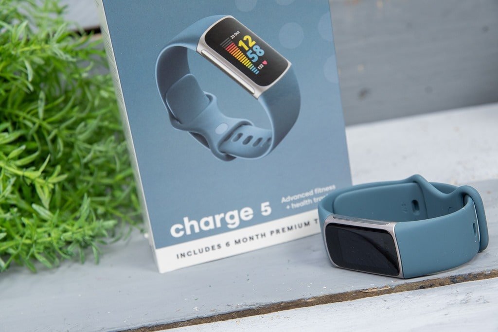 Fitbit Charge 5 Recensione 2026: Conviene vs Charge 4 o Garmin?